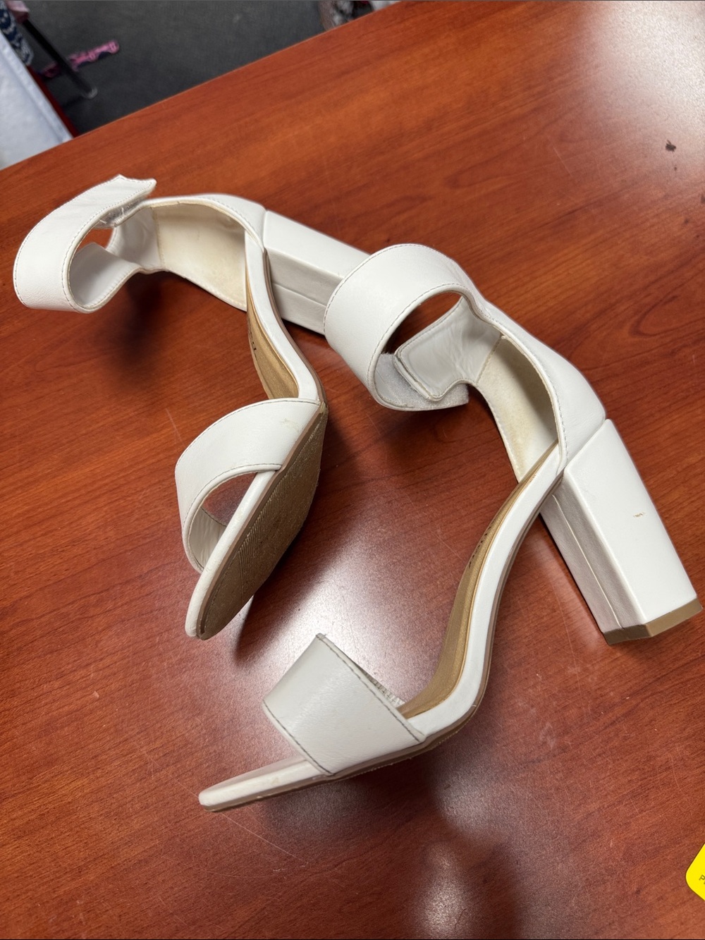 City classified wide fit block heels size 7 // 082956
